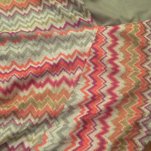 60’s Inspired Bell Sleeve Zig Zag Pattern Dress - Picture 9 of 10